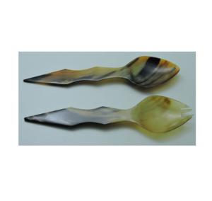 Ensemble de 2 cuillères à salade en corne, adaptées aux aliments, fabriquées à la main à partir de corne de buffle naturelle, au prix d'usine. - Product Image 4