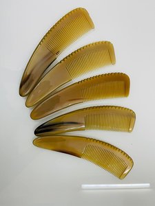 Peigne en corne Authentique Corne de buffle Artisanat traditionnel vietnamien Toilettage doux des cheveux Exportation artisanale - Product Image 4