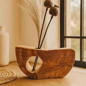 Vase à fleurs en laiton gravé au laser, plaqué or, design traditionnel, fabriqué par un fabricant fiable, pour la décoration de luxe des appartements, finition lisse - Product Image 1