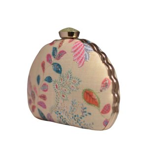 Bolso de mano tipo clutch en forma de D, beige, con lentejuelas bordadas, de diseñador, para fiestas, bodas y ocasiones especiales para mujeres. - Product Image 3