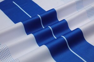 Maillot de football personnalisé pour homme, blanc et bleu rayé, manches courtes, en polyester anti-humidité, coupe athlétique, toutes saisons, tenue d'équipe - Product Image 6