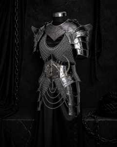 Ensemble d'armure médiévale style reine guerrière en acier plaqué argent, en acier inoxydable, protection intégrale du corps en maille - Product Image 3