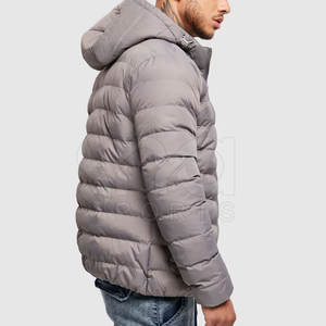 Chaqueta acolchada elegante con exterior suave y relleno esponjoso para mayor calidez en temporadas frías - Product Image 3