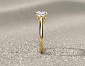 Anillo de Compromiso de Oro de 14K con Diamante Cultivado en Laboratorio, Corte Radiante, Diamante Central, Piedras Laterales en Forma de Media Luna, Anillo de Novia de Tres Piedras - Product Image 5