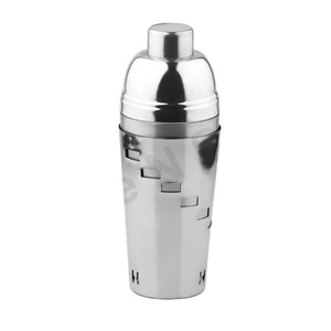 Shaker à cocktails en acier inoxydable de 750 ml, design côtelé, changement de couleur à froid, shaker Boston pour bar à domicile, shaker à cocktails en métal ordinaire - Product Image 1