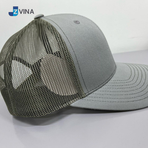 Casquette Trucker Grise à Maille Verte avec Logo Personnalisé, Haute Qualité, 6 Panneaux, Réglable, Unisexe, Style Décontracté, Fabriquée au Vietnam - Product Image 3