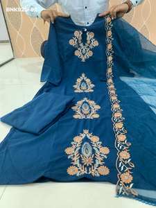 Dernière collection de magnifiques ensembles Kurti en rayonne tissée avec broderies, pantalon et dupatta, fournisseur d'Inde, mode féminine. - Product Image 5