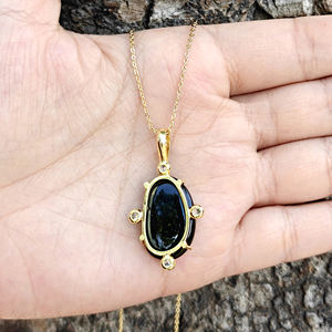 Collar con Colgante de Estrella de Ónix Negro Tallado a Mano, Moderno, con Mini Circonitas, Chapado en Oro, de Latón Sólido, con un Toque Femenino Contemporáneo - Product Image 5