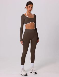 Ensemble de sport pour femme : Leggings sculptants taille haute et brassière de sport confortable pour la course et le fitness - Product Image 4