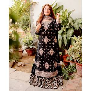 Ropa de Diseño India y Pakistaní, Elegante Conjunto de Top, Pantalón y Dupatta para Fiestas - Product Image 3