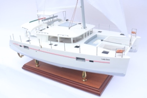 Catamarán LAGOON 450F, Modelo Náutico de Madera Pintado a Mano, Decoración para el Hogar de Estilo Europeo, Regalo Original - Product Image 6