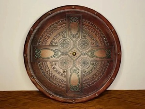 Panneau mural en cuir fait main sur mesure Pasha Enterprises, design de nœuds complexes, accent en laiton antique, artisanat, vente en gros - Product Image 4
