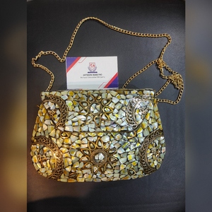 Bolso de Mano Moderno Contemporáneo con Patrón de Puntos Metálicos, Bolso de Noche con Detalles de Cristal de Resina, Joyería de Moda, Nuevo - Product Image 4
