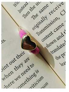 Anillo de cadena chapado en oro con esmalte pastel elegante y detalles o diseños multicolor para recuerdos de fiesta de gatitos - Product Image 4