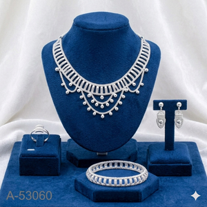 Parure de bijoux de mariée pour femme en alliage de zinc plaqué or 24 carats avec zircon créé en laboratoire, collier et bracelet à motif insecte - Product Image 4