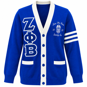Suéter Cárdigan Zeta Phi Beta para Mujer, Azul Rey con Ribete Crema, Manga con Rayas Universitarias, Letras Griegas Bordadas, Escudo 1920 - Product Image 3