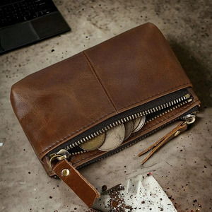 Porte-clés en cuir véritable avec un profil compact et un style élégant et professionnel, en cuir pleine fleur - Product Image 2