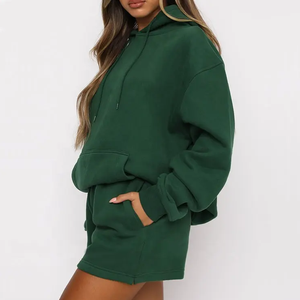 Ensemble décontracté deux pièces pour femme : sweat à capuche oversize vert forêt et short avec cordon de serrage – Confortable - Product Image 1