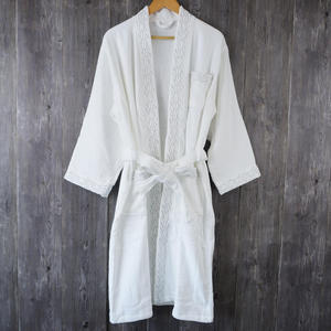 Albornoz de Baño Blanco para Mujer, Personalizado de Alta Calidad, 100% Algodón, con Logotipo Bordado, Marca Nesta Sports - Product Image 3