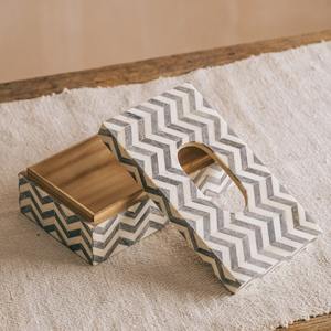 Boîte à mouchoirs en os incrusté noir et blanc, accessoire de salle de bain élégant - Product Image 1