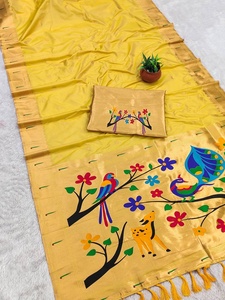 Sari en soie jaune avec broderies de paons et de fleurs pour femmes, tenue de mariage traditionnelle, style indien - Product Image 2