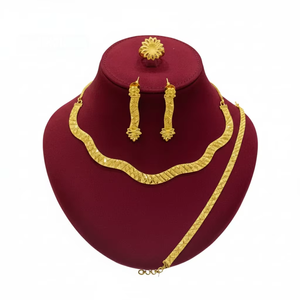 Parure de bijoux 3 pièces plaqué or 24 carats avec collier sautoir, plaque et chaîne raffinée, finition polie, style contemporain minimaliste pour mariage et soirée - Product Image 2