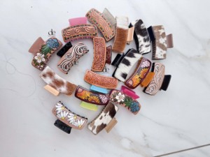 Nuevas Pinzas para el Cabello Hechas a Mano con Cuero Repujado y Flores de Margarita, Elegantes Pinzas de Cuero Genuino para Mujer, Accesorios para el Cabello - Product Image 5