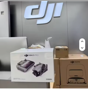 DJI Mini 5 Pro Fly More Combo con RC 2 con Pantalla Plegable y Cámara Mini Profesional Aérea ¡Listo para Usar! - Product Image 1