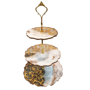 Soporte de resina de 3 niveles para pasteles con asa dorada, hecho a mano, con aspecto de mármol epoxi, para exhibir postres en bodas, hoteles y ocasiones especiales. - Product Image 2