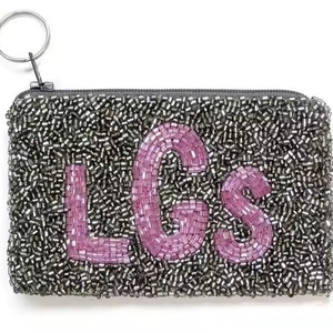 Monedero artesanal con cuentas de semillas y detalles coloridos para mujeres que aman accesorios hechos a mano con personalidad. - Product Image 2