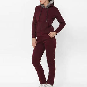 Ensemble de survêtement pour femme à manches longues, couleur unie, décontracté, avec poches latérales, matière polyester respirante, haut à capuche rouge - Product Image 4