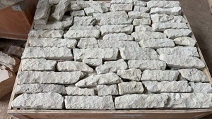 Mur en pierre calcaire blanche empilée aléatoire, revêtement mural en pierre naturelle à pavé irrégulier, mur décoratif extérieur en pierre de roche sèche, pierre de parement - Product Image 4