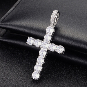Colgante de Cruz con Piedras de Moissanita en Plata 925 – Pieza de Lujo, Colgante de Cruz con Moissanita Engastada a Mano - Product Image 3