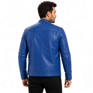 Veste en cuir pour homme avec surface lisse, col classique, fermeture éclair robuste, doublure douce et poches sécurisées, conçue pour les journées fraîches - Product Image 3