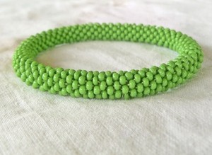 Bracelet enroulé en perles de verre motif pastèque, design estival, style romantique, cadeau d'Inde, fait main, pour femme - Product Image 4