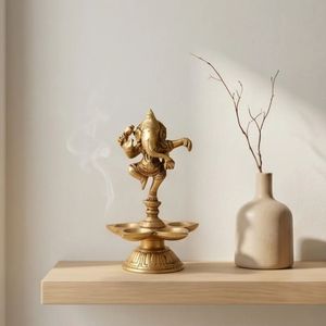 Ganesha dansant en laiton artisanal authentique de qualité supérieure, Panch Aarti Diya, export en gros d'Inde - Product Image 1