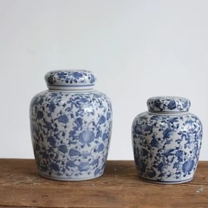 Vase en céramique design, décoration élégante pour la maison, vase à fleurs en céramique émaillée pour un design intérieur raffiné - Product Image 4