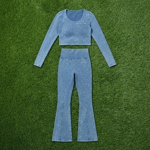 Ensemble de yoga pour femmes, haut court à manches longues bleu délavé, leggings évasés, vêtements de sport pour la gym, la remise en forme et les entraînements - Product Image 6
