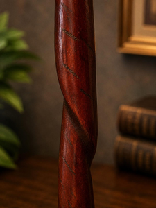 Canne de marche en bois artisanale, bâton décoratif vintage avec poignée courbée et détails métalliques, cadeau classique - Product Image 3
