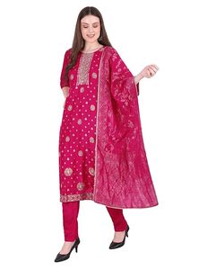 Conjunto de traje SAZU fucsia Chanderi con estampado floral y detalles bordados, elegante conjunto de kurta, pantalón y dupatta en color rosa fucsia. - Product Image 4