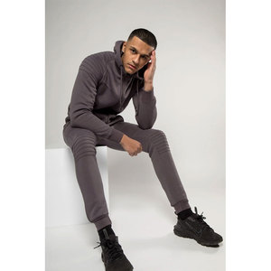 Ensemble de survêtement zippé en polyester pour hommes, idéal pour l'entraînement sportif – Fournisseur de vêtements de sport, fabricant d'articles athlétiques, exportateur. - Product Image 1