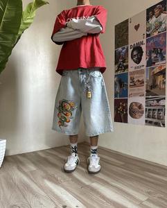 Shorts en jean personnalisés pour hommes avec broderie machine, respirants et infroissables, motif patchwork coupe-vent, style streetwear - Product Image 5