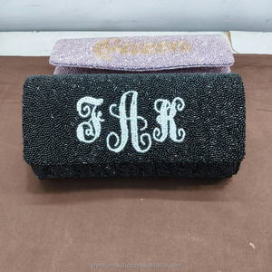 กระเป๋าคลัทช์งานแต่งงานสุดหรู ทำมือจากผ้าซาตินประดับลูกปัด ปักอักษรย่อตามสั่ง ปิดด้วยแม่เหล็ก เหมาะสำหรับงานเลี้ยงตอนเย็น - Product Image 3