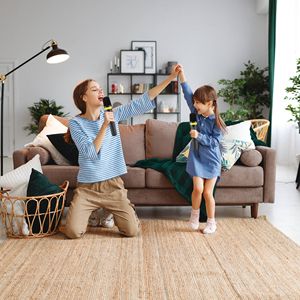 Micrófono Inalámbrico Cardioide de Alta Fidelidad de 2.4GHz con Alcance de 164 Pies, Luces LED y Cancelación de Ruido para Bodas, Clubes, Gimnasios - Plug and Play - Product Image 3