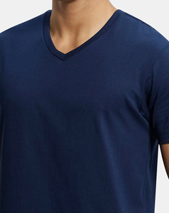 T-shirt décontracté en coton uni pour homme, coupe classique, col en V, respirant, idéal pour l'été et le style moderne, personnalisable OEM. - Product Image 4