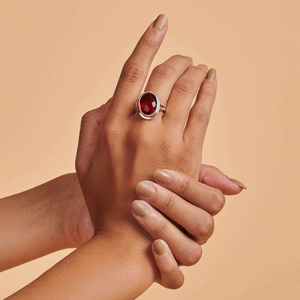 Bague en grenat naturel, pierre de naissance de janvier, bijou en pierre précieuse rouge profond, bague en grenat faite à la main, cadeau pour elle - Product Image 4