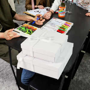 กล่องกระดาษแข็งแบบกำหนดเองระดับไฮเอนด์ เป็นมิตรกับสิ่งแวดล้อม พร้อมแผ่นกำมะหยี่ด้านในเคลือบด้านและลายนูน - Product Image 3