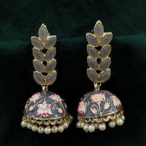Pendientes Colgantes Jhumka Florales Premium de JeweleMarket con Cuentas, Aleación de Zinc, Chapado en Oro, Ágata, Estilo Étnico, Moda para Bodas - Product Image 1