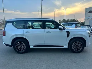 PRÊT À EXPÉDIER 2025 NISSAN Patrol SE Platinum 4x4 Toutes Options Certifié d'Occasion à Vendre - Product Image 2