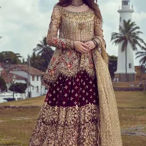 -- Bridal --- BEAUTIFUL Short Kurti、LEHENGA -- 結婚式のためのクリスタルガラスビーズの石の仕事で装飾されたBEAUTIFULのドレス = 2021